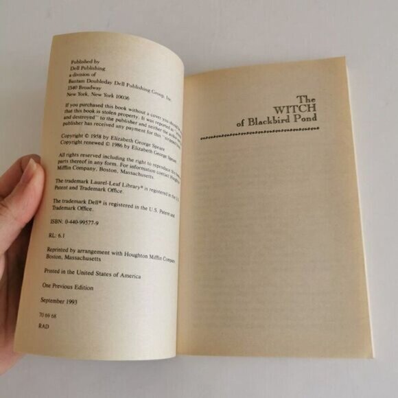 1983 The Witch of Blackbird Pond Paperback Book, American Colonist Historical - Picture 5 of 6